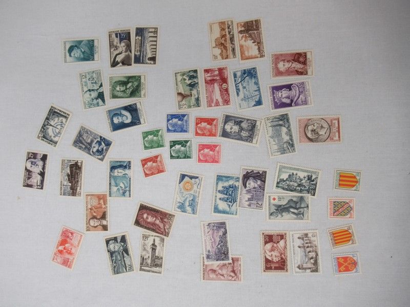 Null France - Année 1955 complete (n°1008 à 1049), 46 timbres, ++. Cote 258€.
