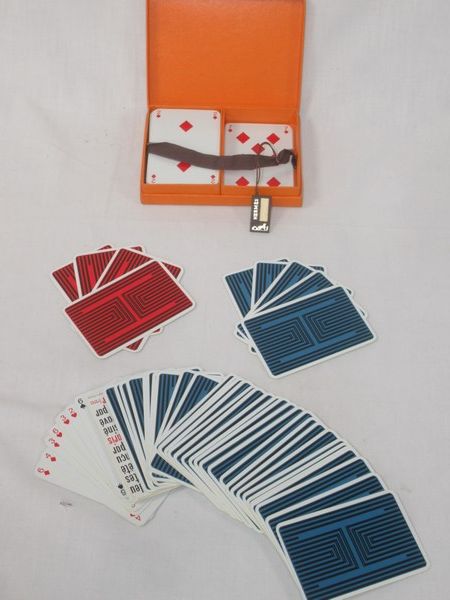 Null HERMES - Lot de 2 jeux de cartes dans leurs coffrets, ongueur 13cm. Taches &hellip;
