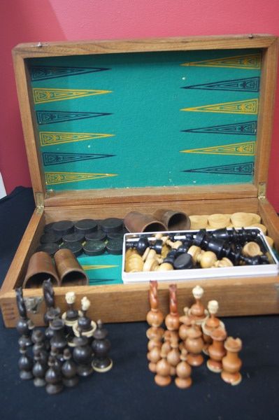 Null Schachbrett/Baggamon aus Holz. Mit Spielfiguren und Zubehör. Länge: 43 cm (&hellip;