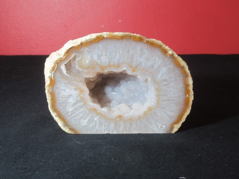 Null Demi-géode d'agate du Brésil. 13 x 8 cm