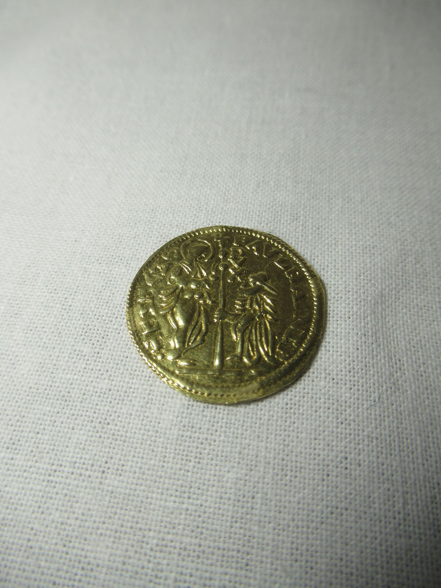 Null Monnaie médiévale en or. Poids : 2,64 g