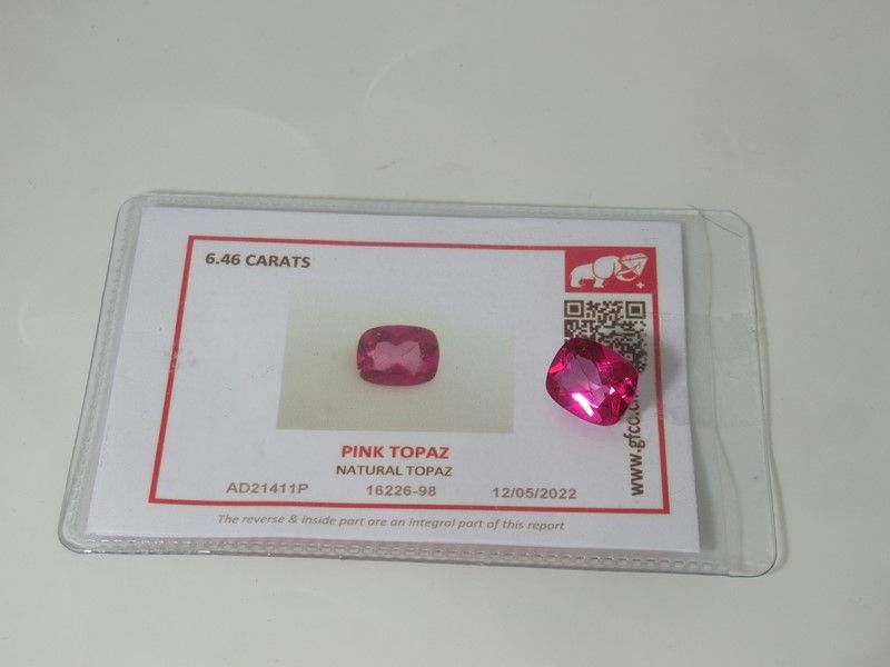 Null TOPAZE ROSE - 6.46 Carats - Couleur ROSE VIF - Taille Coussin - 12.14 x 10.&hellip;