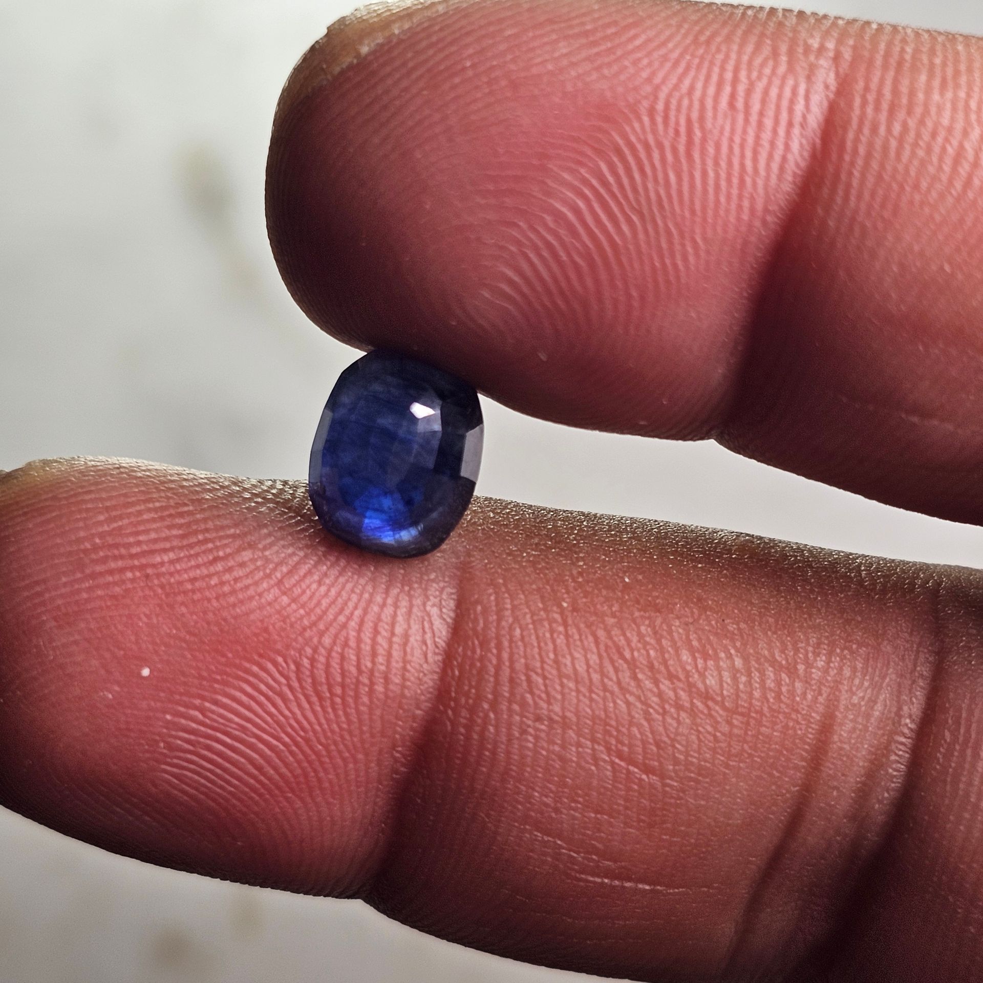 Null Saphir, bleun naturel, 4,25 carats. Certificat GLI