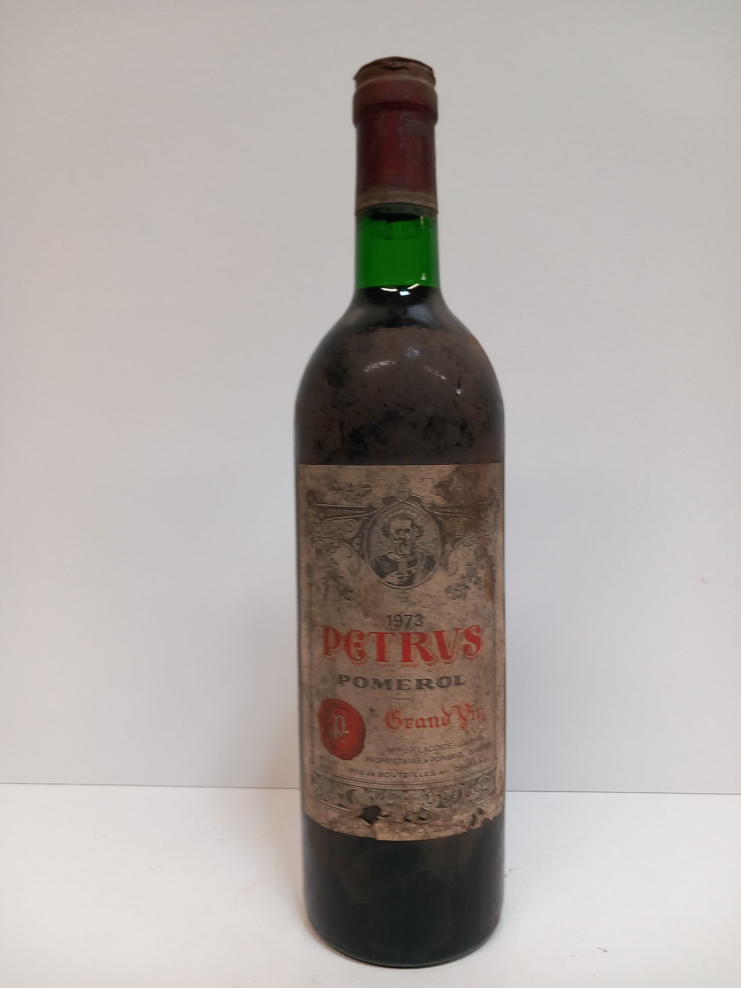 Null Bouteille de Château Petrus 1973 (TLB, bouteille sale, en l'état)