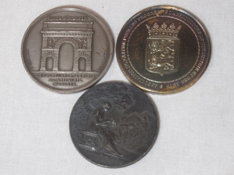 Null Lot de 3 médailles en argent. XIXe et Xxe. Poids : 99 g. 3,5-4 cm
