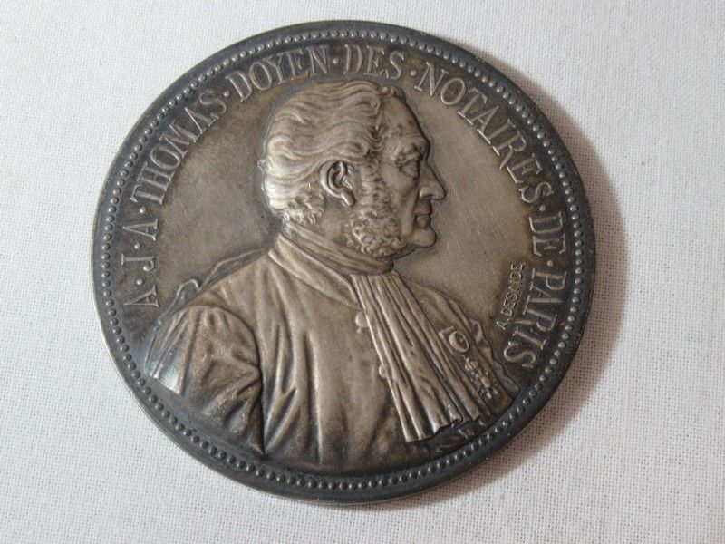 Null Médaille en argent, figurant A.J.A Thomas, doyen des notaires de Paris. D'a&hellip;