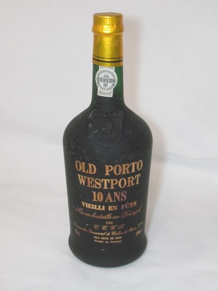 Null Vieux Porto Westport, 10 ans, 75 cl (bouteille tachée)