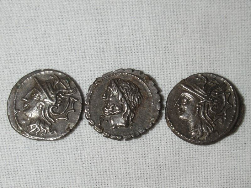 Null Lot de 3 pièces antiques en argent. Poids : 11 g