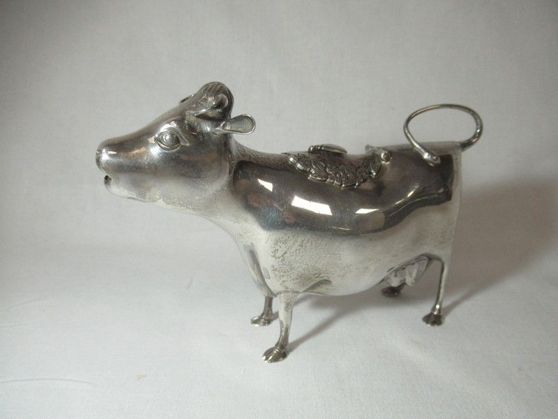 Null ENGLAND Milk jug in the shape of a cow. London hallmarks. Circa 20th centur&hellip;