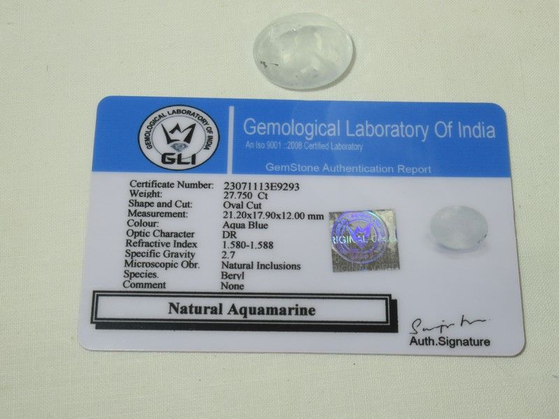 Null Aigue marine, ovale, facetée, 27,75 carats. Avec son certificat GLI.