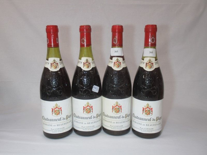 Null 4 bouteilles de Chateauneuf-du-Pape, domaine de Beaurenard, 1979. (niveaux &hellip;