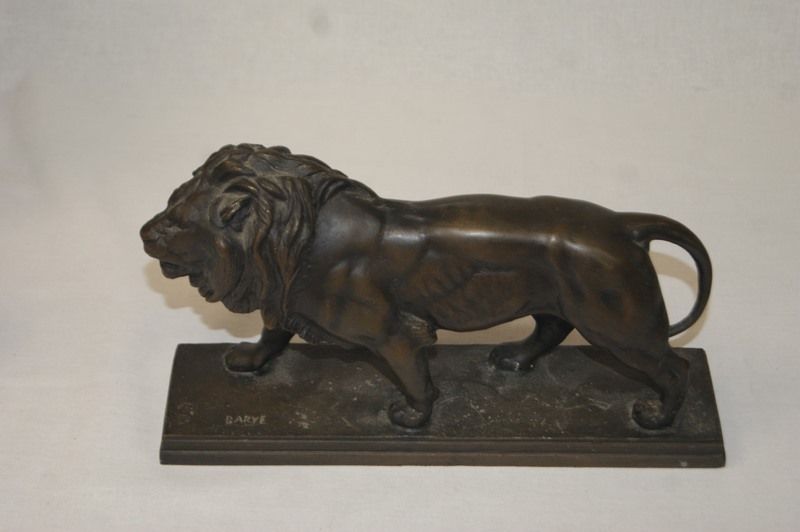 Null D'après BARYE "Lion marchant" Bronze. 16 x 24 cm
