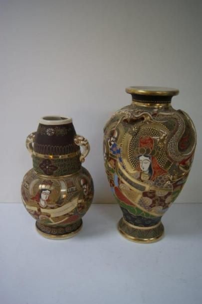 CHINE Ensemble de deux vases en céramique, genre Satsuma. Haut.: 30 et 40 cm