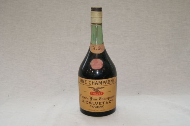 Null 1 bouteille de Cognac Fine Champagne, Calvet. Haut.: 32 cm