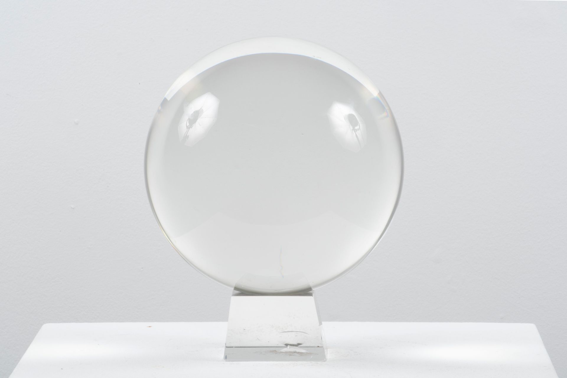 Null CRYSTAL BALL On a crystal foot.
Accident to the foot.
D.20 cm
Provenance :
&hellip;