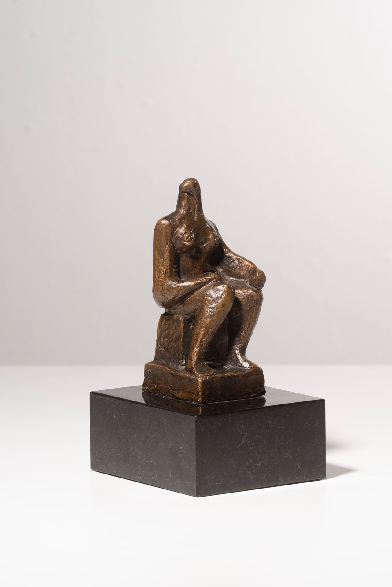 Henry Moore (1898-1986) Piccola figura seduta, 1936
Bronzo con patina marrone.
P&hellip;