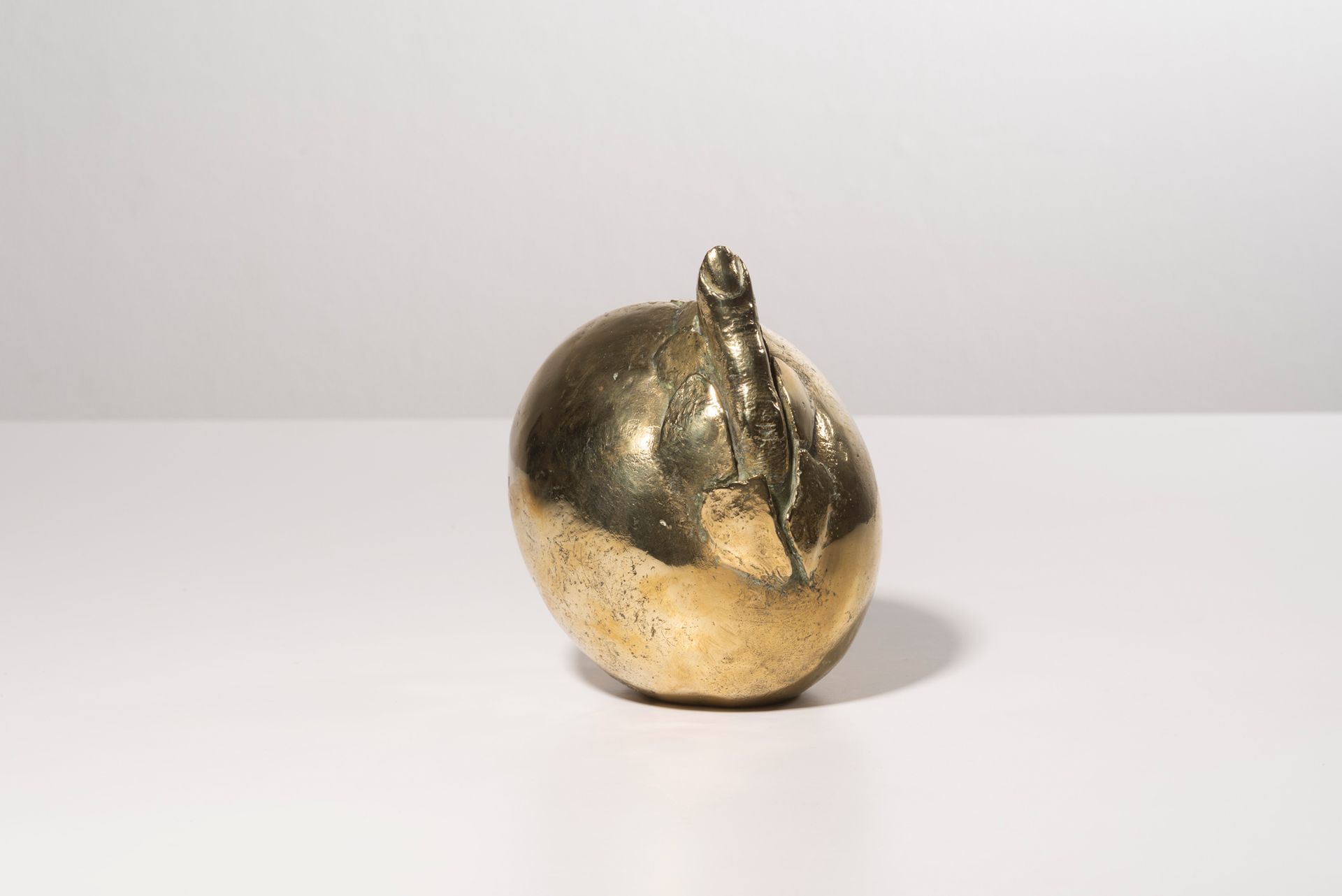RODOLFO KRASNO (1926-1982) Egg, circa 1970
Gilt bronze.
Signed and numbered 3/15&hellip;