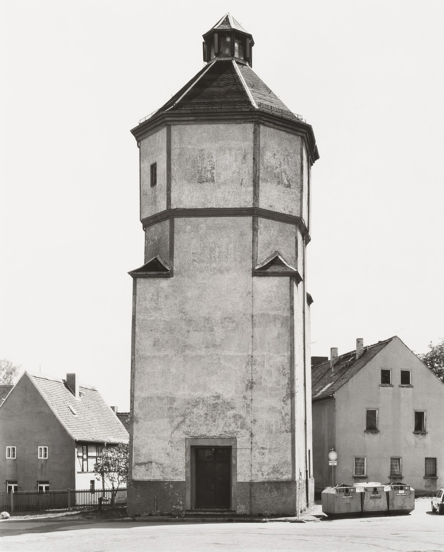 BERND & HILLA BECHER (NE EN 1959) Water Tower, Borna, Leipzig, 1998
Silver print&hellip;
