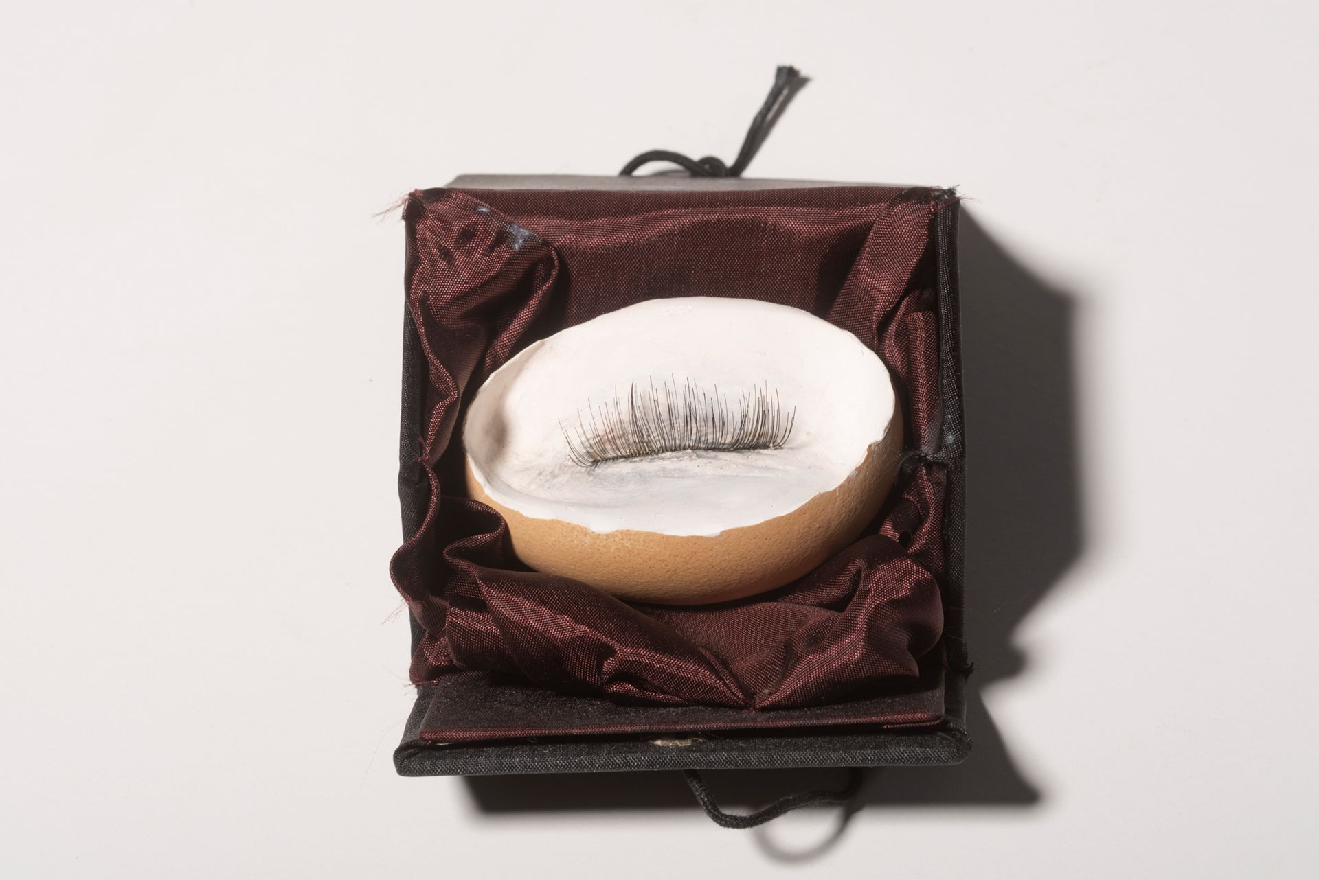 SYLVIE RONFLETTE (née en 1968) Dreamer.
Surrealistic object. Plaster, eggshell, &hellip;