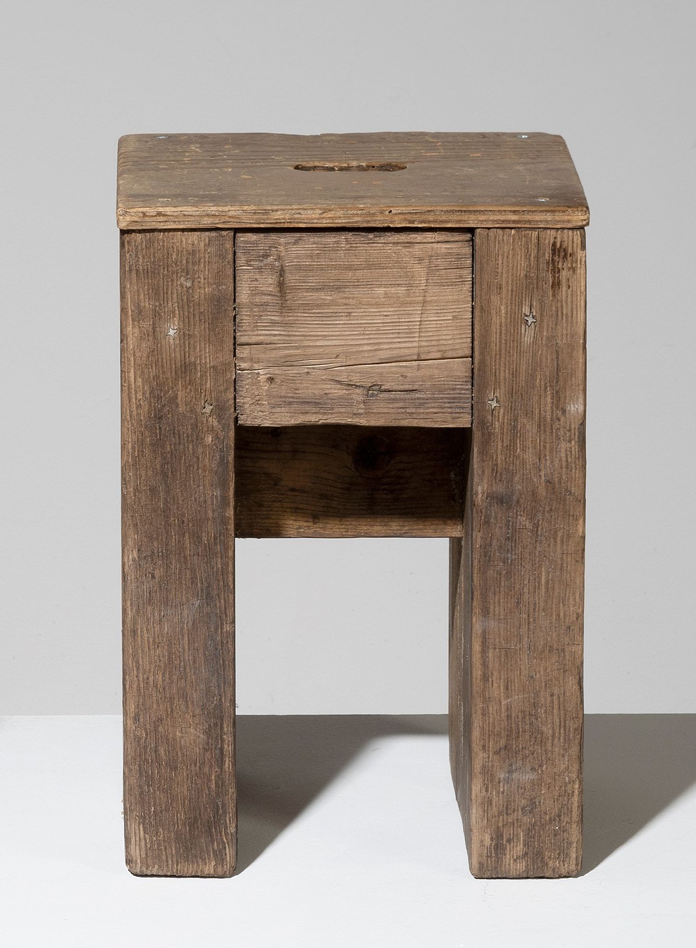 GUY REY-MILLET (né en 1929) & JEAN PROUVÉ (1901-1984) Solid pine stool.
Kruk
Mas&hellip;