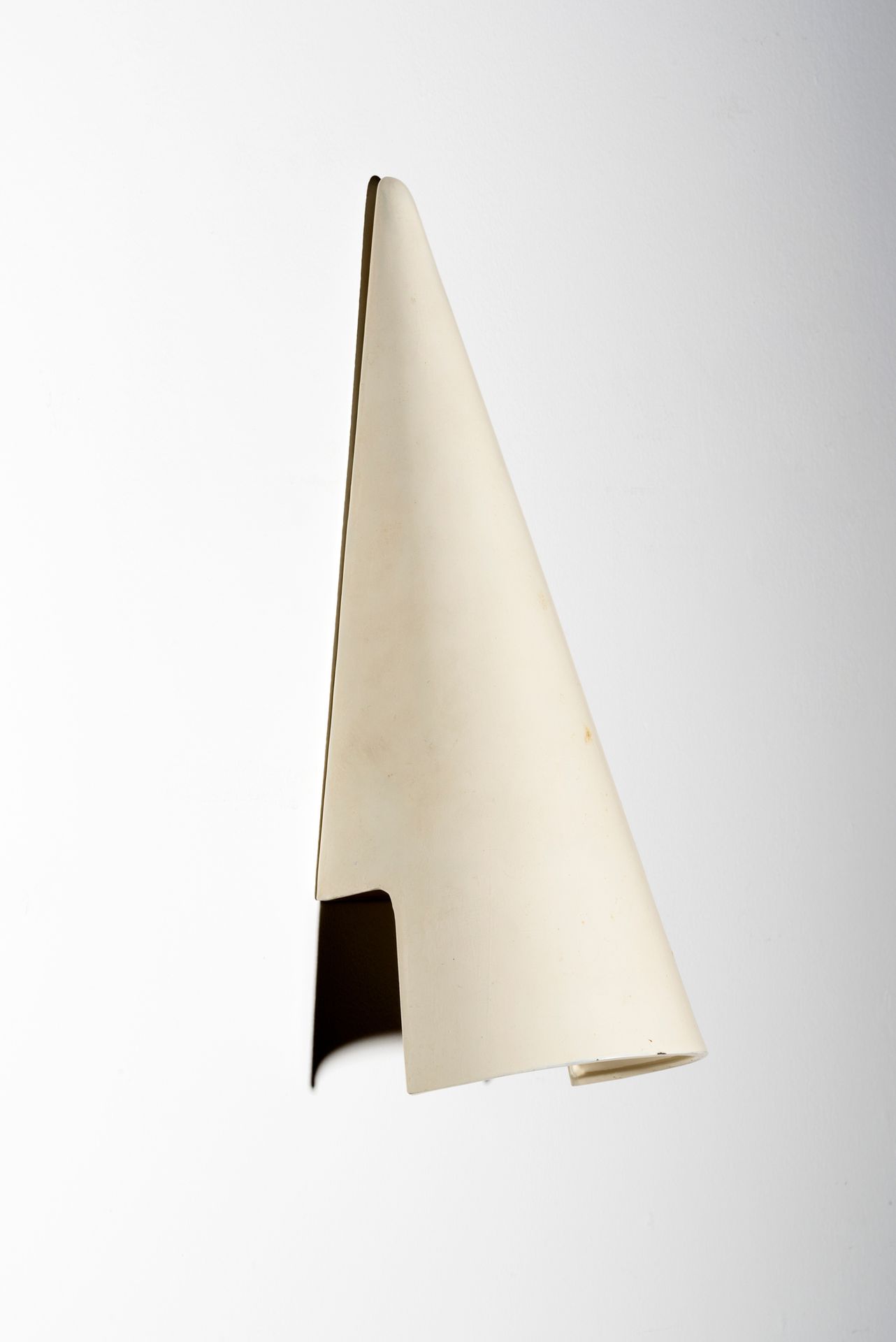 Alvar Aalto (1898-1976) 7239
Lampada da parete
Metallo laccato.
Wandlamp
Gelakt &hellip;