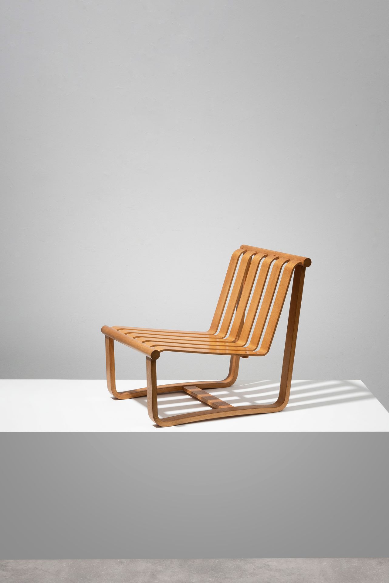 KATSUO MATSUMURA (1923-1991) Fireside chair
Oak.
Zetel
Eik.
1971.
H.64 cm L.53 c&hellip;