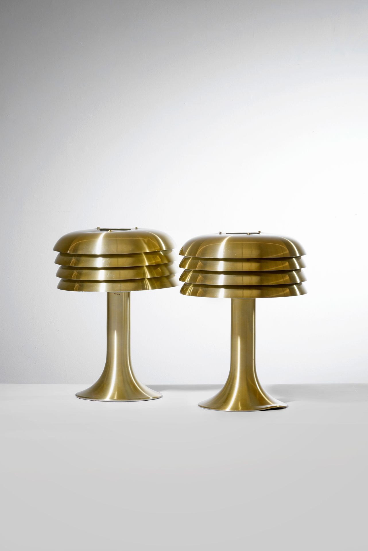 HANS AGNE JAKOBSSON (1919-2009) BN26
Pair of table lamps
Brass.
Label of the pub&hellip;