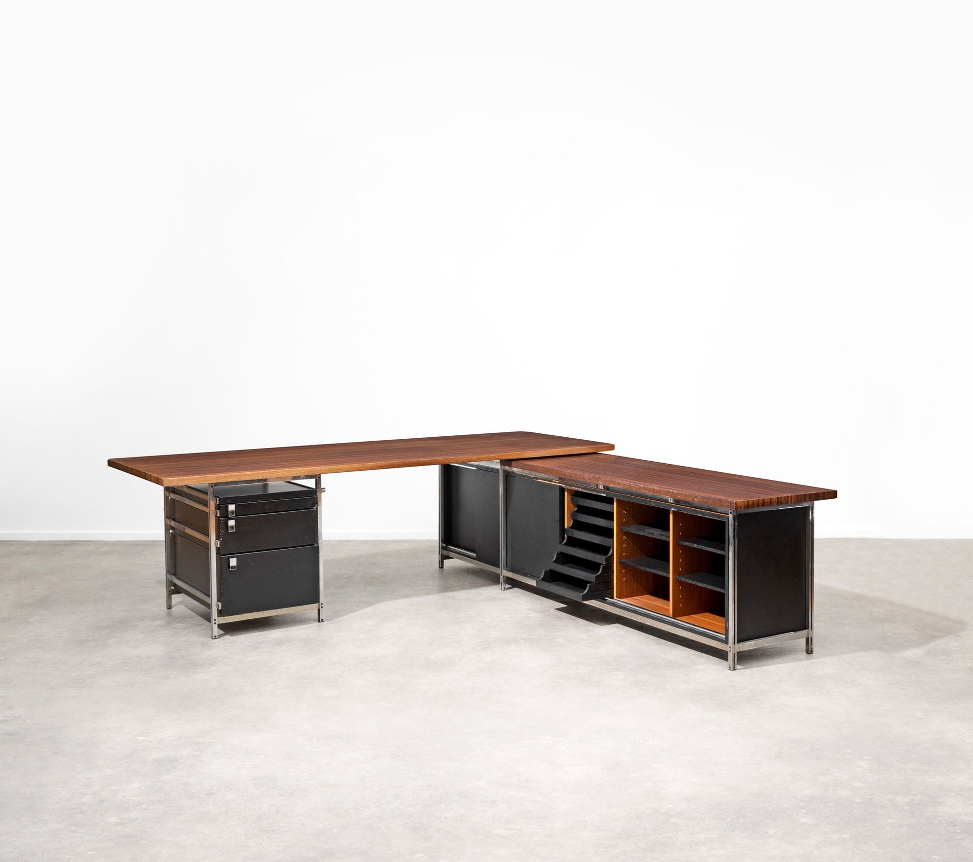 Jules Wabbes (1919-1974) Executive desk with one pedestal and long "return" cabi&hellip;