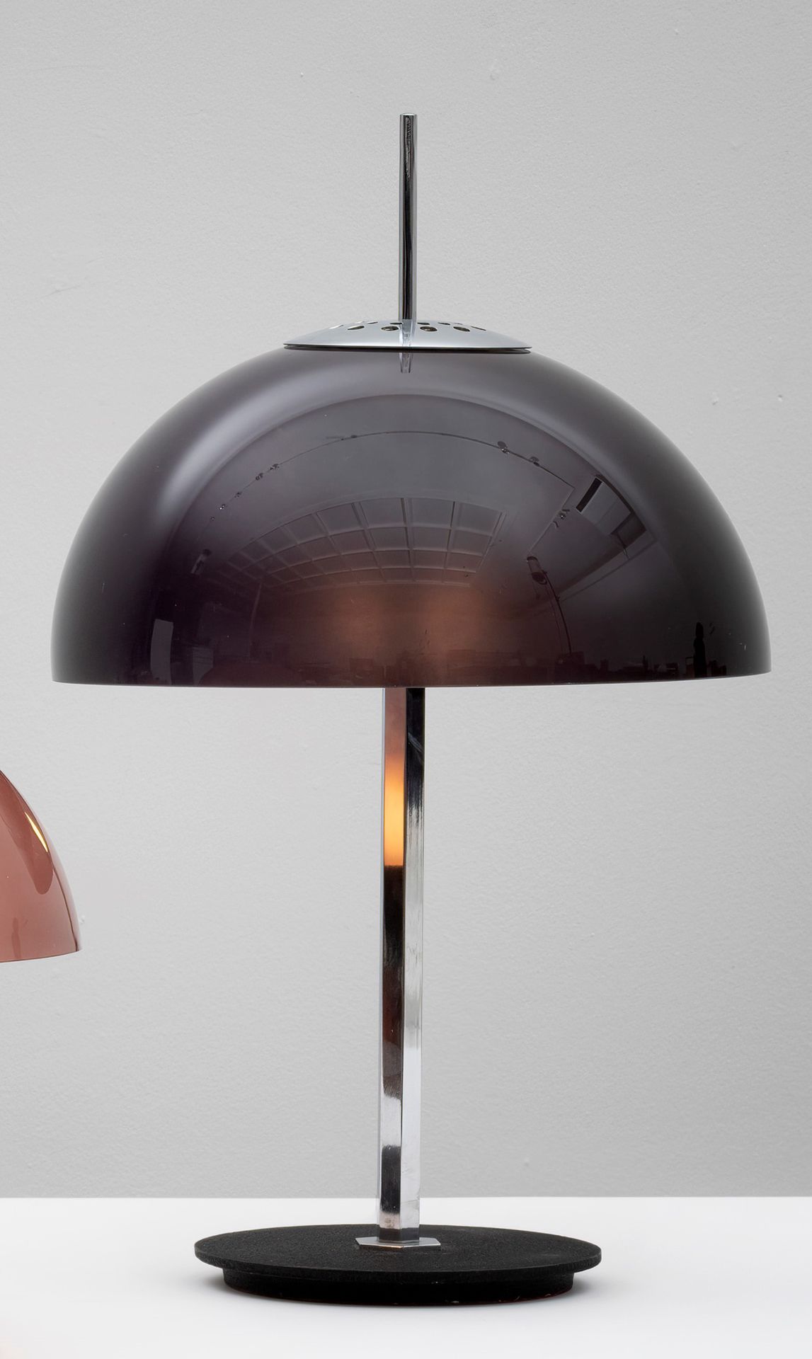 Gino SARFATTI (1912-1985) 584 G Lampe à poser
Base en fonte d'acier laqué noir, &hellip;