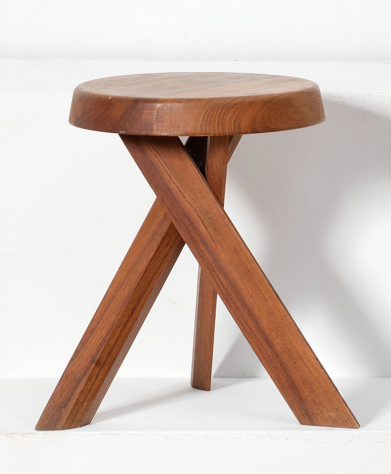 Pierre CHAPO (1927-1986) S31-A Solid elm stool.
Kruk
Massieve elm.
1984. Worksho&hellip;