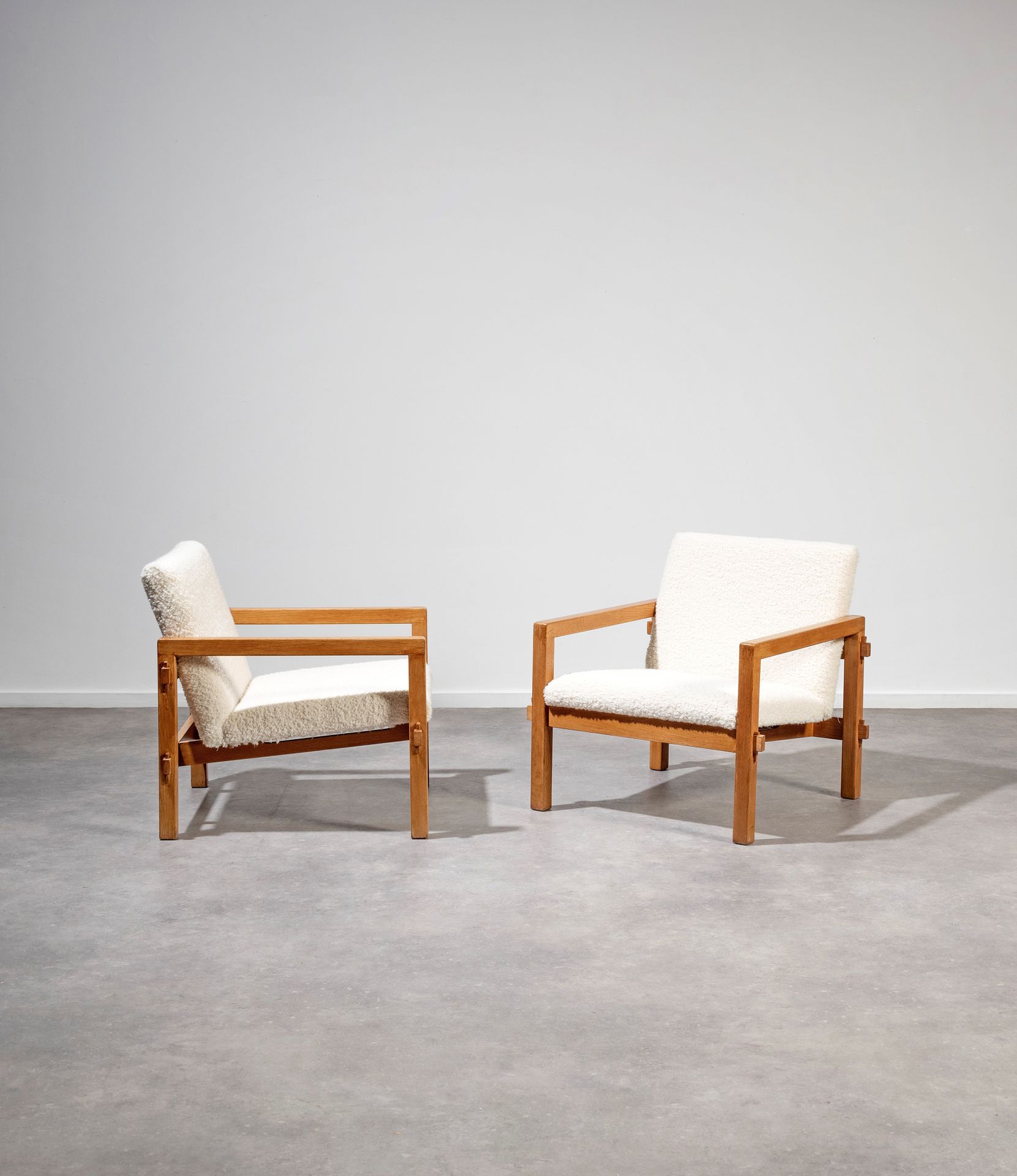 REINO RUOKOLAINEN (XXe) Model H Pair of armchairs
Stained oak and loose cushions&hellip;