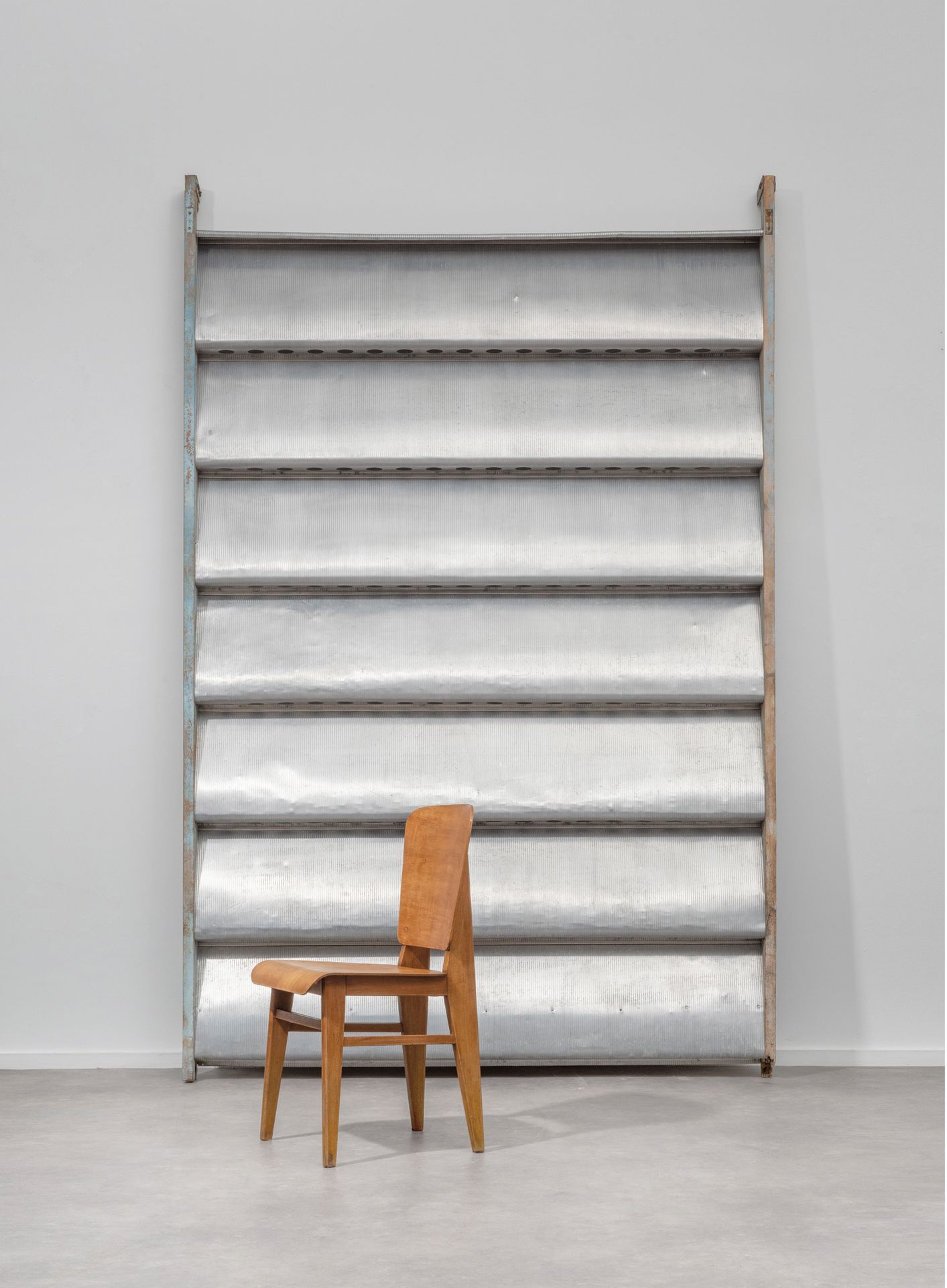 Jean PROUVÉ (1901-1984) Brise-soleil
Aluminum and partially lacquered wood.
Zonn&hellip;