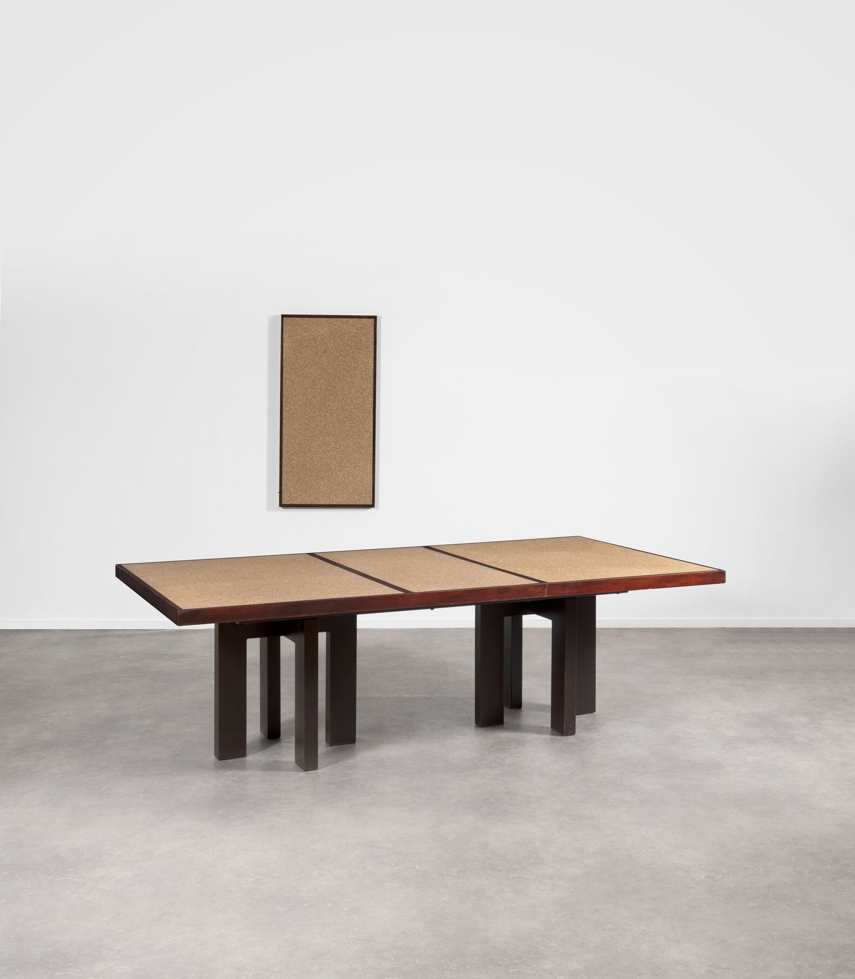 Ado CHALE (né en 1928) Table de salle à manger
Plateau en résine, bordée de bois&hellip;
