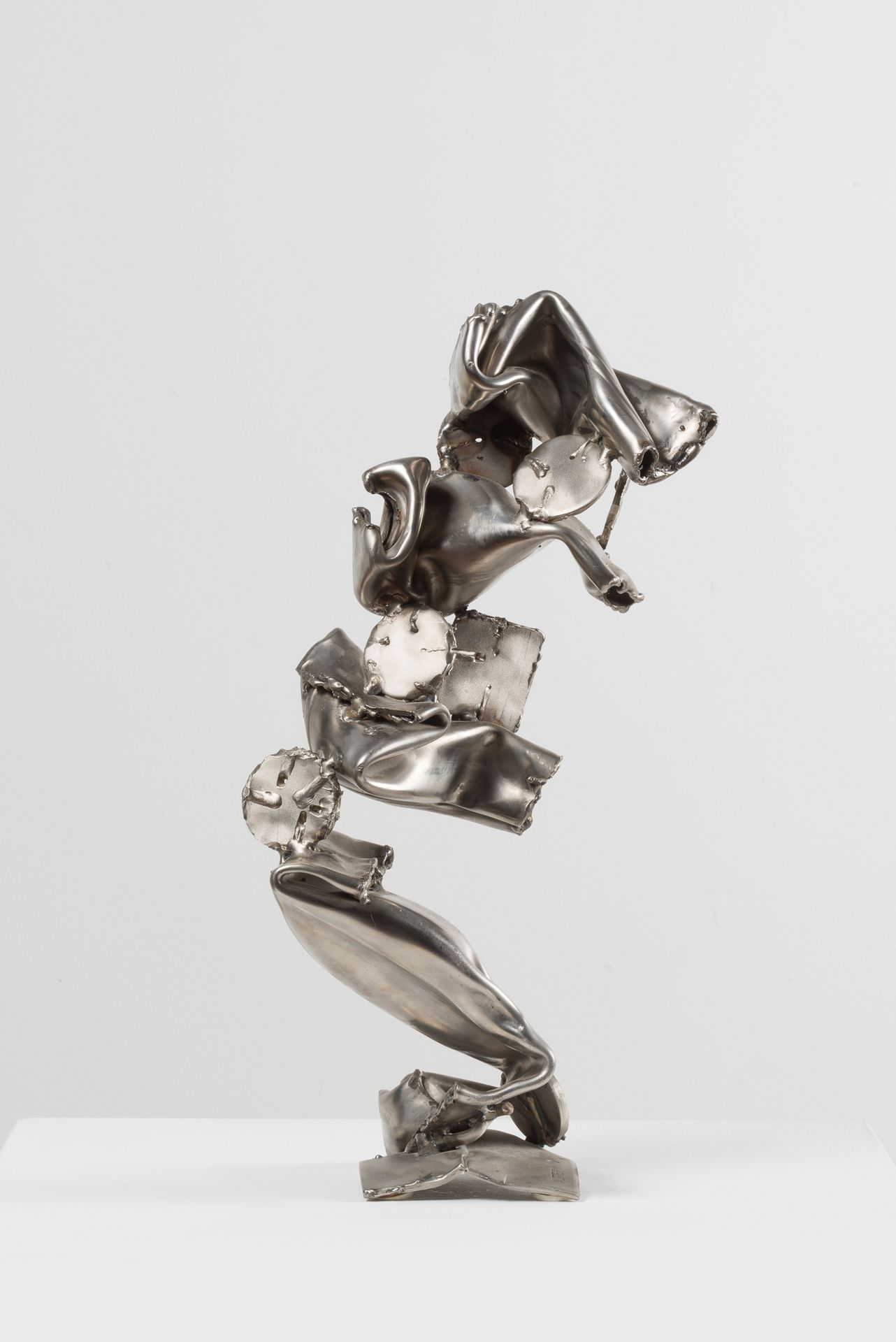 ALBERT FERAUD (1921-2008) Composition.
Sculpture en métal plié.
Signée sur la ba&hellip;