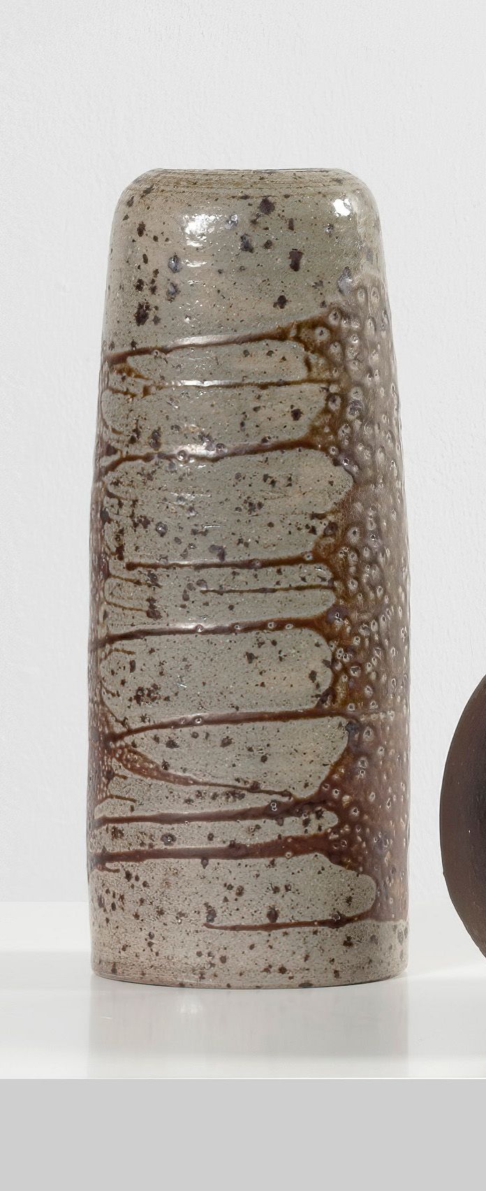 ANTOINE DE VINCK (1924-1992) AR 
Vase
Stoneware.
Monogrammed.
Vaas
Steengoed.
Ge&hellip;