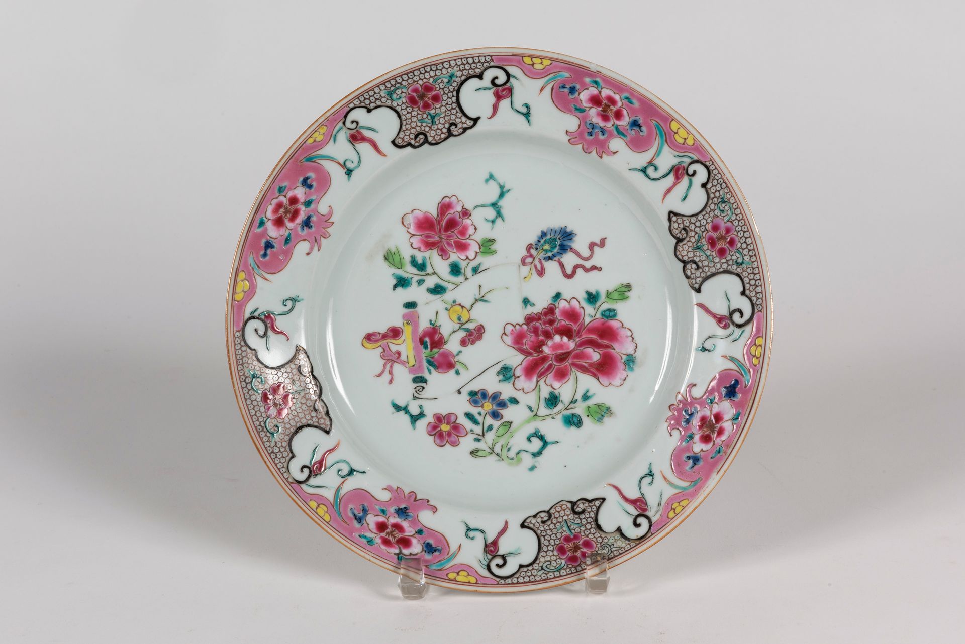 Null PLATE
Painted in famille rose enamels with peonies.
China, Yongzheng period&hellip;