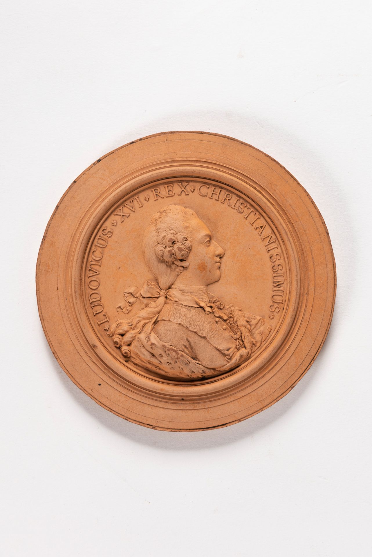 D'APRES JEAN-BAPTISTE NINI (1717-1786) Perfil de Luis XVI.
Medalla de terracota &hellip;