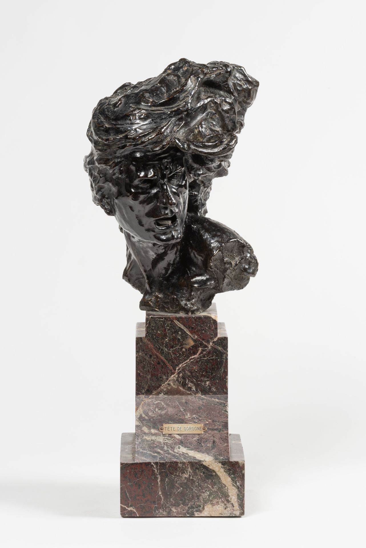 ALFREDO PINA (1883-1966) Tête de Gorgone, 1920.
Bronze à patine sombre.
Cire per&hellip;
