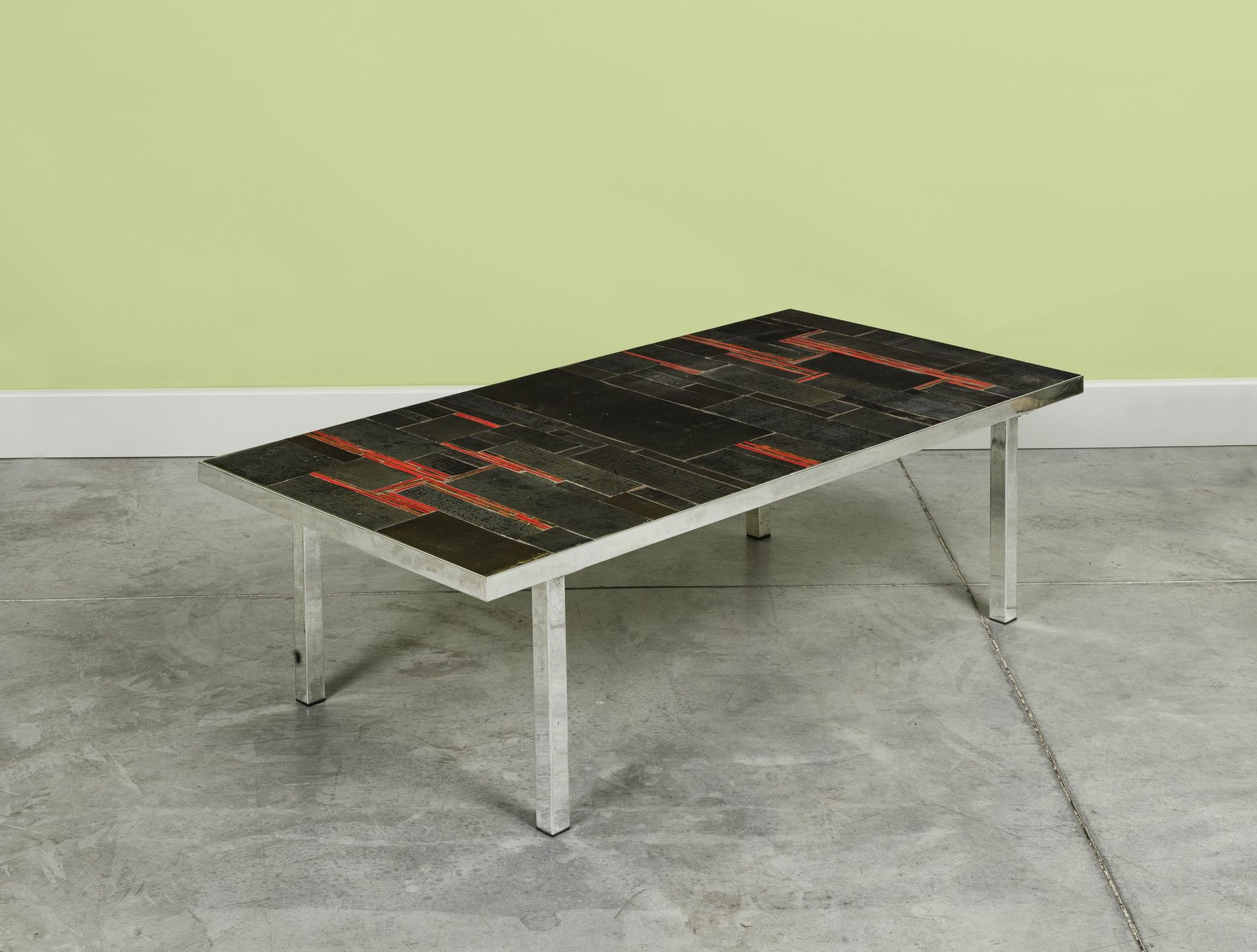 Null PIA MANU (actif au 20e siècle) Table basse en céramique et métal chromé, ci&hellip;