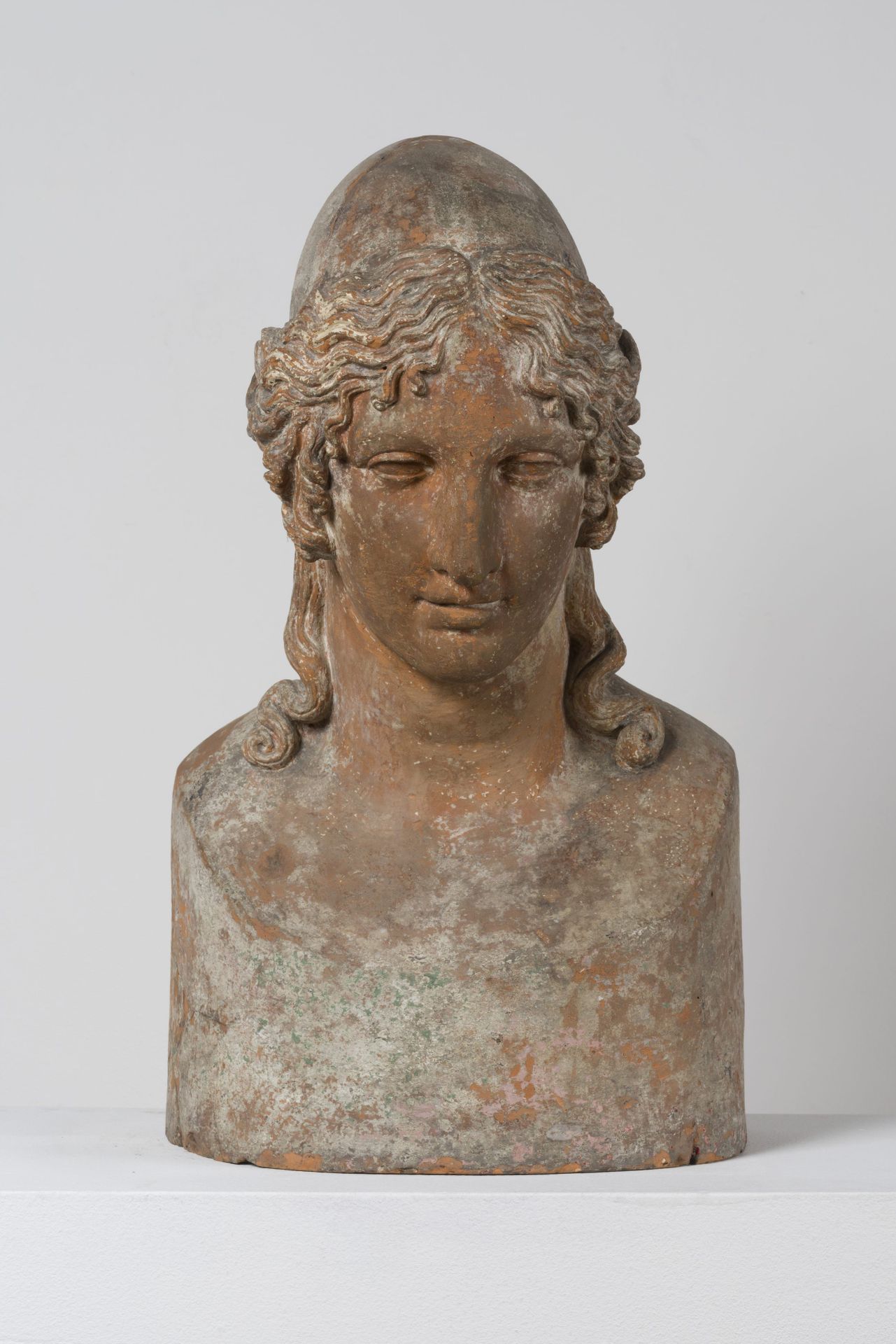 Null Buste en hermès en terre cuite représentant Hélène de Troie, d'après un mod&hellip;