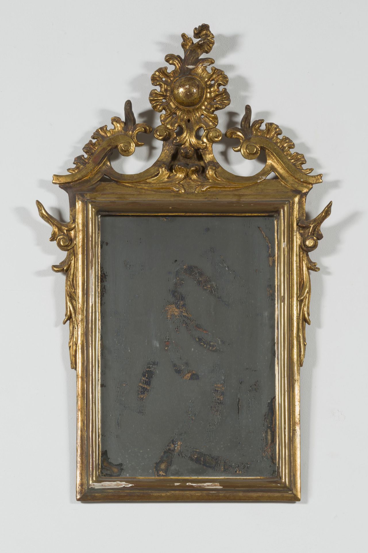 Null Miroir en bois stuqué et doré. Style Rocaille. Italie, 19e siècle

De forme&hellip;
