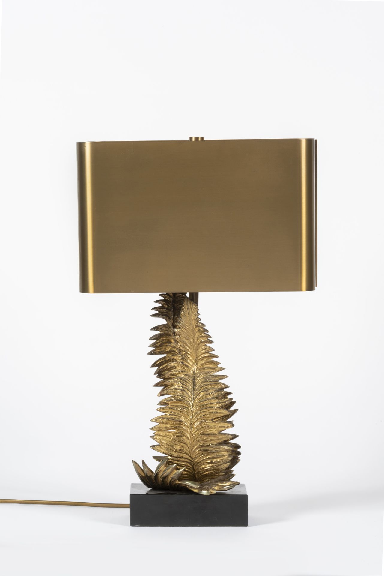 Null CHARLES HOUSE

Fougères" two-light lamp in gilded bronze, circa 1970

With &hellip;