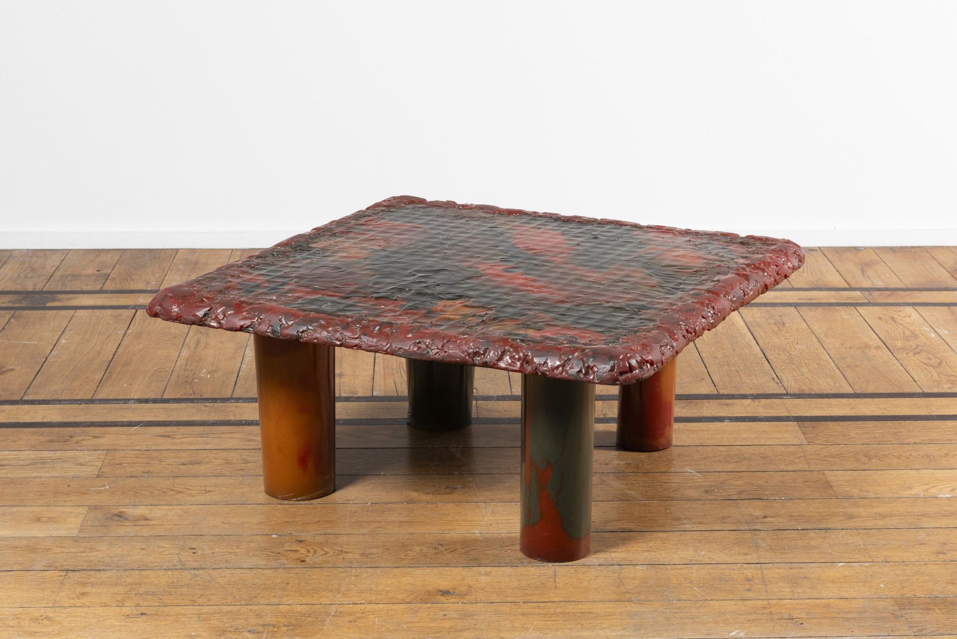 Null 盖塔诺-佩斯（1939-2024）
低桌
 1996

树脂

树脂

树脂

45 x 100 x 100 厘米

€3,000-4,000
脚注：&hellip;
