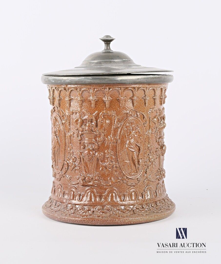 Null BEAUVAIS

Tobacco pot of cylindrical shape in stoneware, the lid in pewter &hellip;