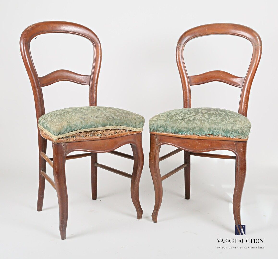 Null Paar Stühle aus geformtem Naturholz, die ballonförmige Rückenlehne hat eine&hellip;