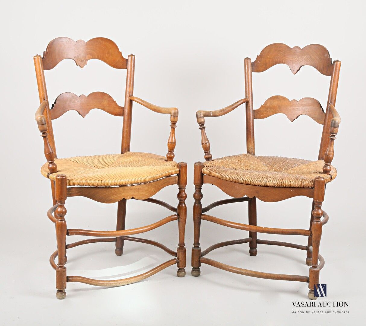 Null Pair of armchairs in natural wood, moulded and turned, the openwork back ha&hellip;