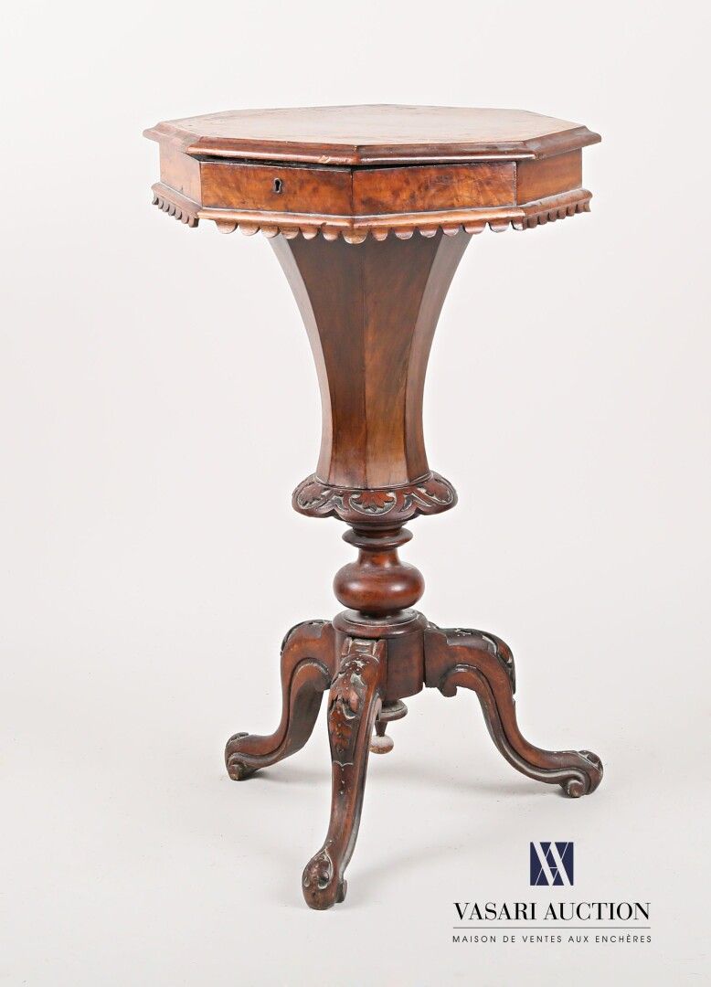 Null Table travailleuse en bois naturel mouluré et sculpté et bois de placage , &hellip;