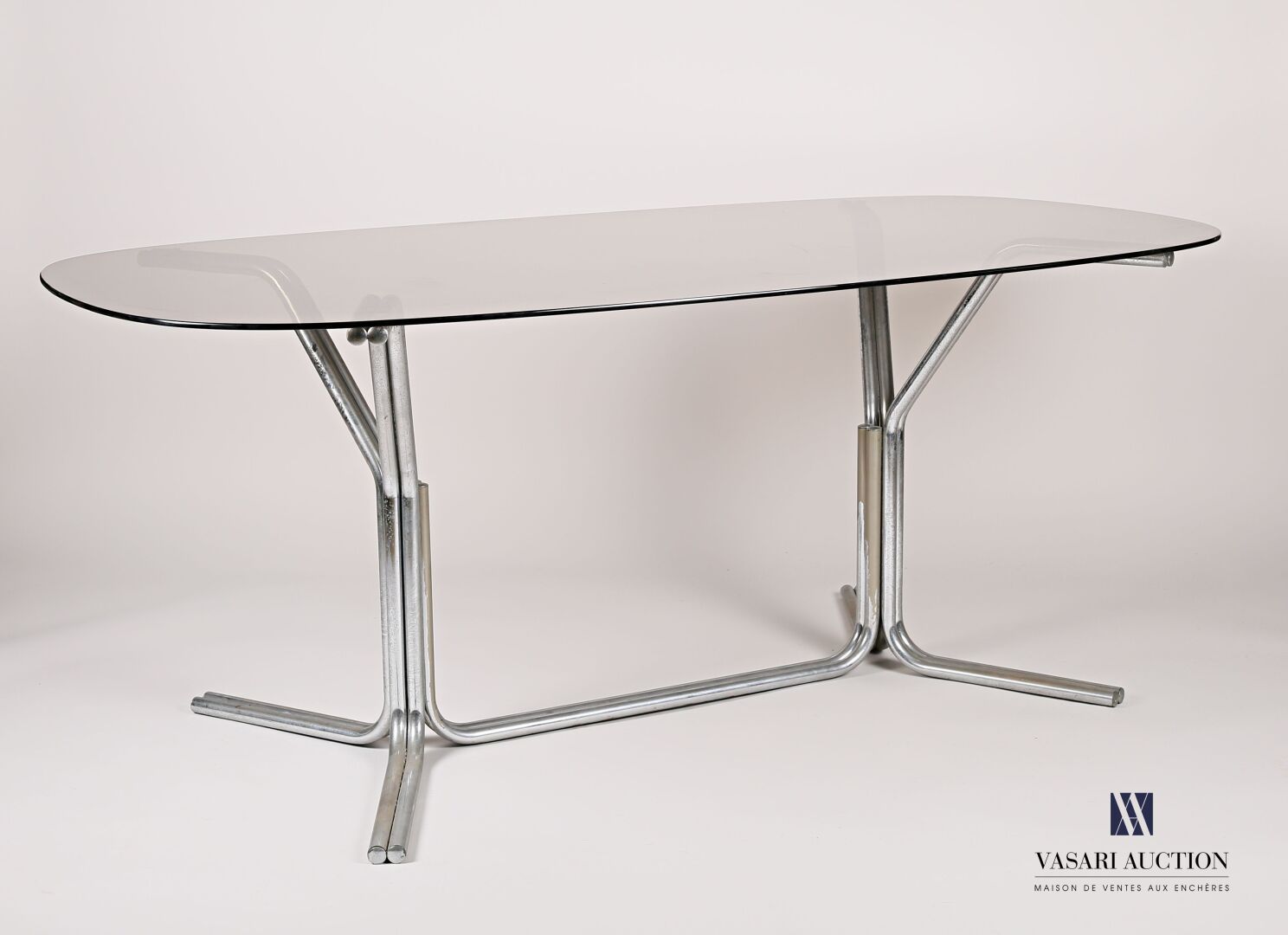 Null Dining room table, the oblong smoked glass top rests on two chromed tubular&hellip;