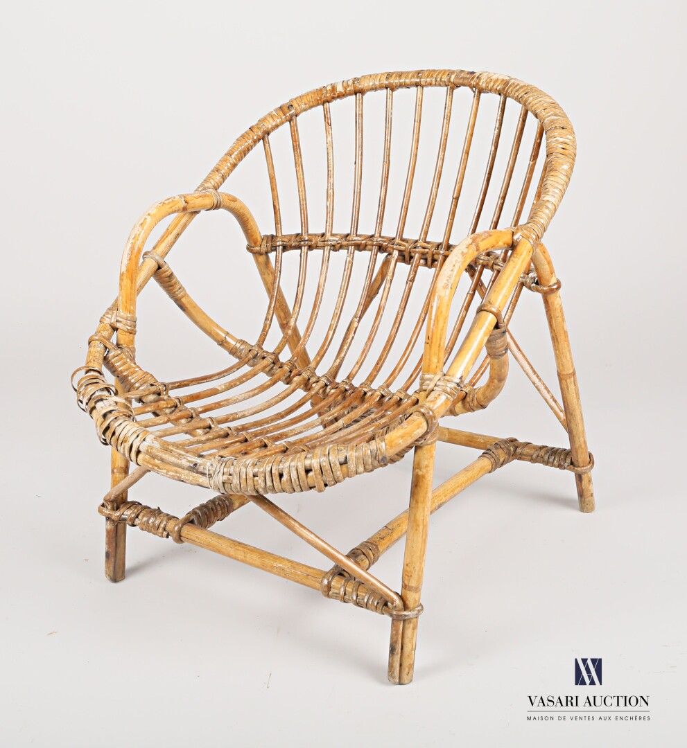 Null Rattan child's armchair, basket back. It rests on four legs joined by a str&hellip;