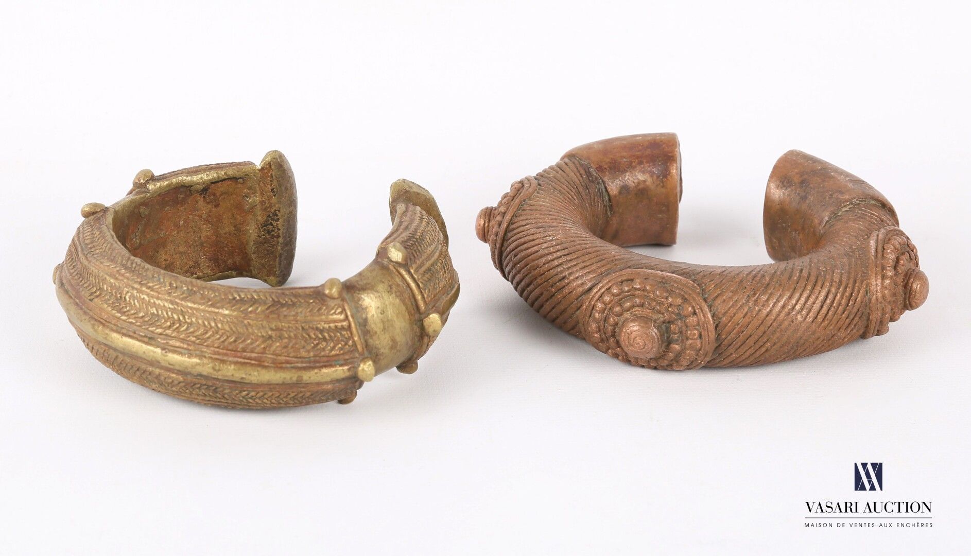 Null AFRICA

Set of two bronze and copper bracelets or shackles decorated with t&hellip;